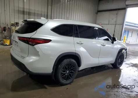 2022 Toyota Highlander Xle z USA, uszkodzony, nr VIN 5TDGZRBH3NS581445